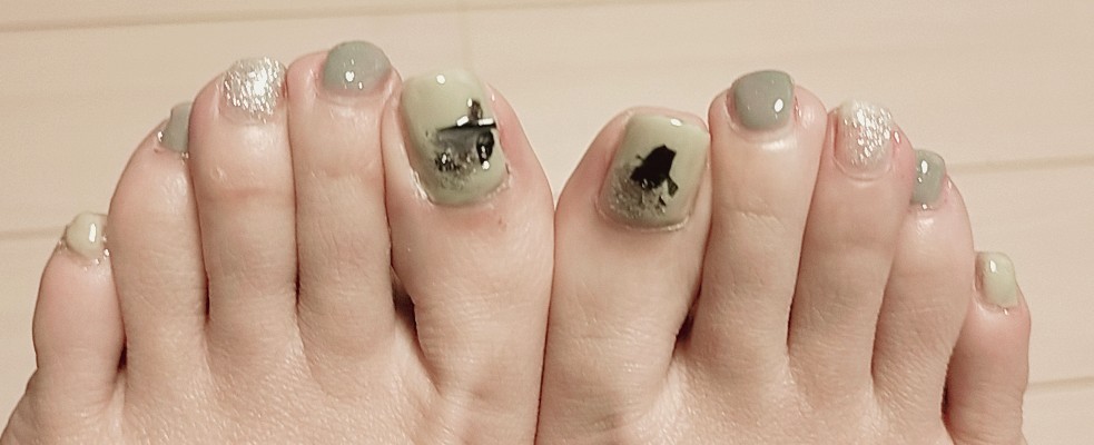 Lilly16492346's tweet photo. #HOMEIネイルコレクション #HOMEI　#ウィークリージェル　#NE110 #NE46
#NE105 
ネイルフレークでアレンジ https://t.co/5fYEJdVFGE