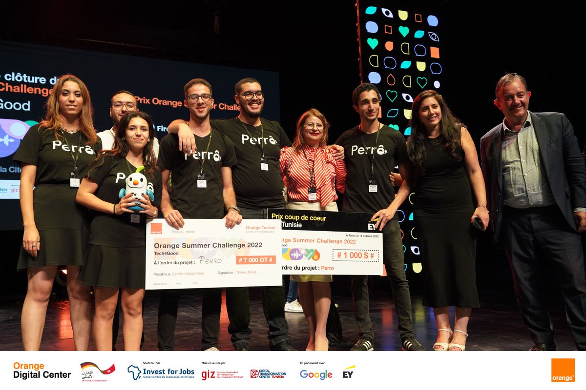 MariemTURKY's tweet photo. Cérémonie de remise des prix de la compétition incontournable pour les geeks d'ODC #OrangeSummerChallenge2022 
Perro : Prix OSC et Prix coup de cœur #EYTunisie
VSM : Prix coup de cœur #Google https://t.co/XK6lypAy2t