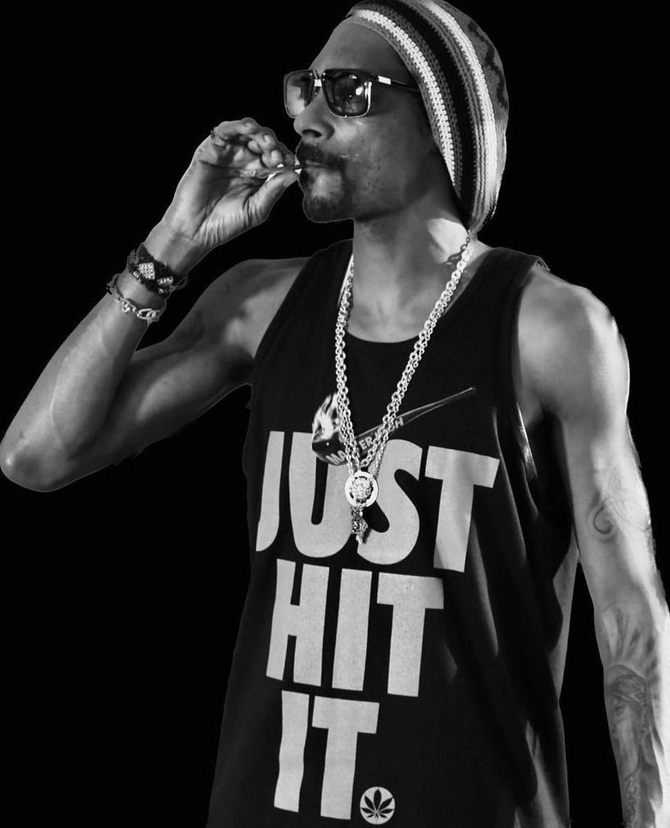 Herbworthy's tweet photo. “The more medicated, the more dedicated”💨 @SnoopDogg https://t.co/mPryWnBpZd