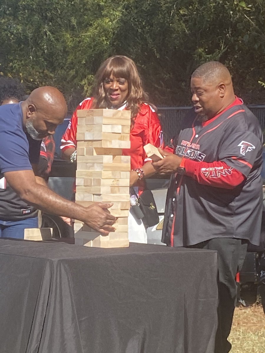 PoneyExpTours's tweet photo. We had a Ball, at Shereenโs Tailgate Birthday Party! #RiseUp #PoneyExpressTours #FalconFans #Atl https://t.co/rAuJWORTex