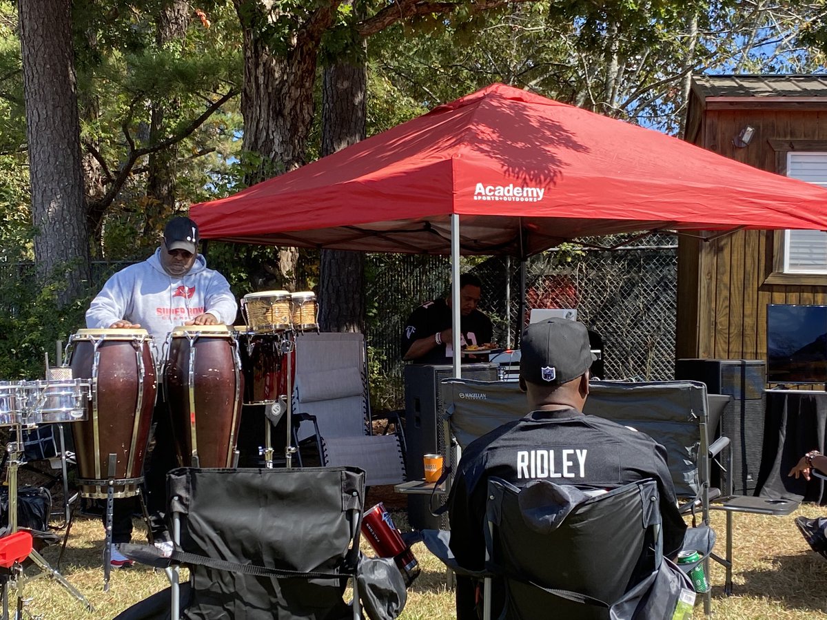 PoneyExpTours's tweet photo. We had a Ball, at Shereenโs Tailgate Birthday Party! #RiseUp #PoneyExpressTours #FalconFans #Atl https://t.co/rAuJWORTex