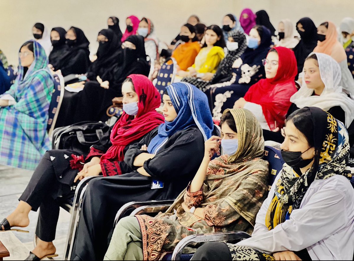 parwanekhanum's tweet photo. Parwan-e-Khanum (PK) successfully conducted an Orientation Session on its Annual "Call for Ambassadors", 2022-2023 at City University of Science and Information Technology (CUSIT), Peshawar. PK team is highly thankful to CUSIT for their cooperation.
#PKWO #CUSIT #CFA22 https://t.co/oLelKBeZKP