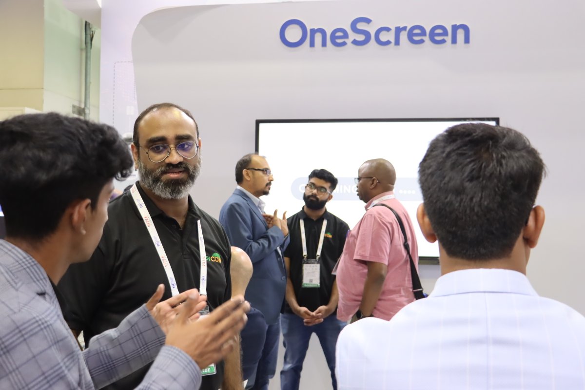 DvcomTechnology's tweet photo. OneScreen Team at GITEX GLOBAL 2022!

Visit DVCOM Technology at GITEX GLOBAL today and participate in our Lucky Draw!

📍 Booth Z2-A1, Zabeel Hall 2, DWTC, Dubai
🎁 Lucky Draw 55" Interactive Display | UVC20 Webcam and more

#engagement #technology #dvcom #dubai

@OneScreen_MEA https://t.co/GBfwVJxo1a