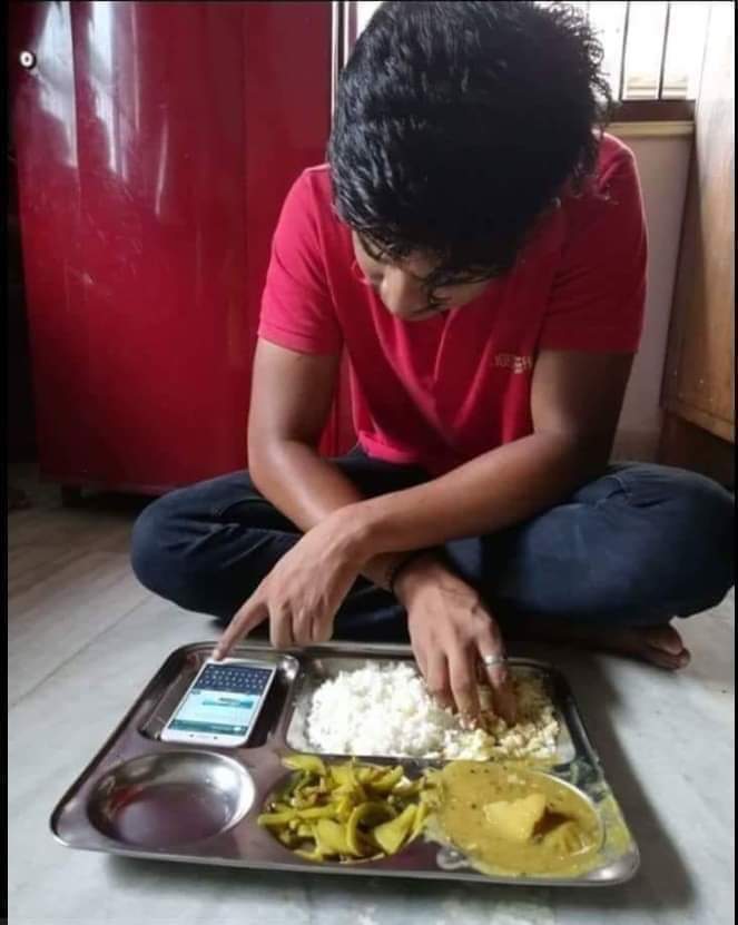 TheTrueTopper's tweet image. We might crack jokes on this picture but this picture depicts a silent pandemic that we are suffering from.

#ScreenDeaddiction needs to be taken very seriously and we, at TTT, are trying to play our role in this. 

#TopTheRealExam #TTT