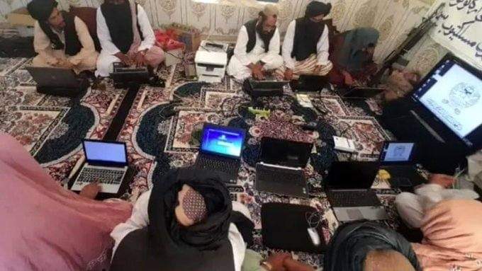 Layeqali20's tweet photo. تیم سایبری شان 😂 
این هارا بیبینید  انگیزه بگیرید و بیشتر هشتگ بزنید ، 
هر هشتگ ما یک تیر به کله پوک ایناست ،
#StopHazaraGenocide https://t.co/709xk82r96