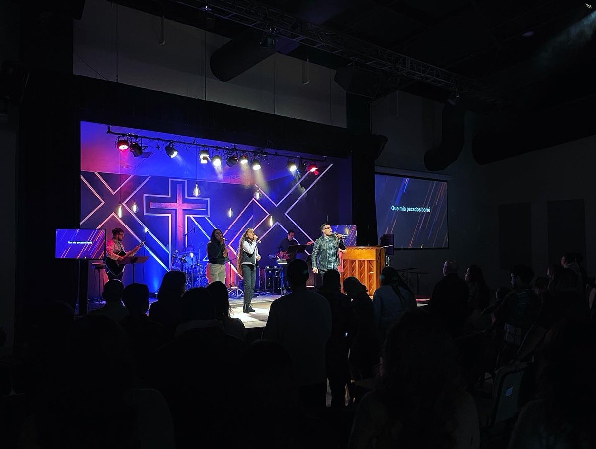 eulisesgil's tweet photo. Un gran tiempo en Chicago 🇺🇸 🙌🏼
.
Gracias amigos y pastores Lalo y Lore por darme el privilegio de celebrar con ustedes el aniversario de la iglesia Gente unida y Gente unida crossroads 😊
.
¡Gracias a todos por las atenciones y muestras de cariño! https://t.co/AztO37wTK7