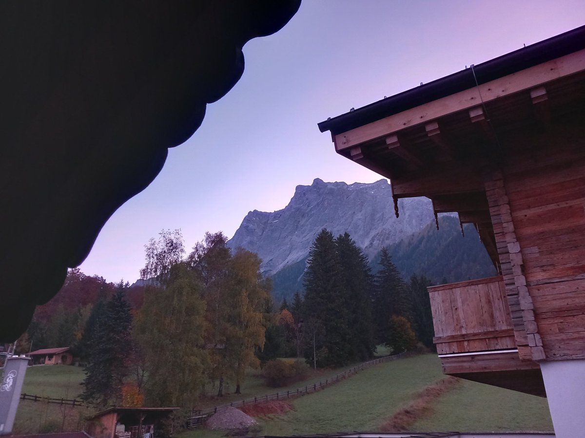 ochoabravo32's tweet photo. Buenos días Zugspitze... https://t.co/72O6IBcEp4