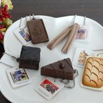 思わず食べたくなる？!ブルボンの定番菓子がカプセルトイに!