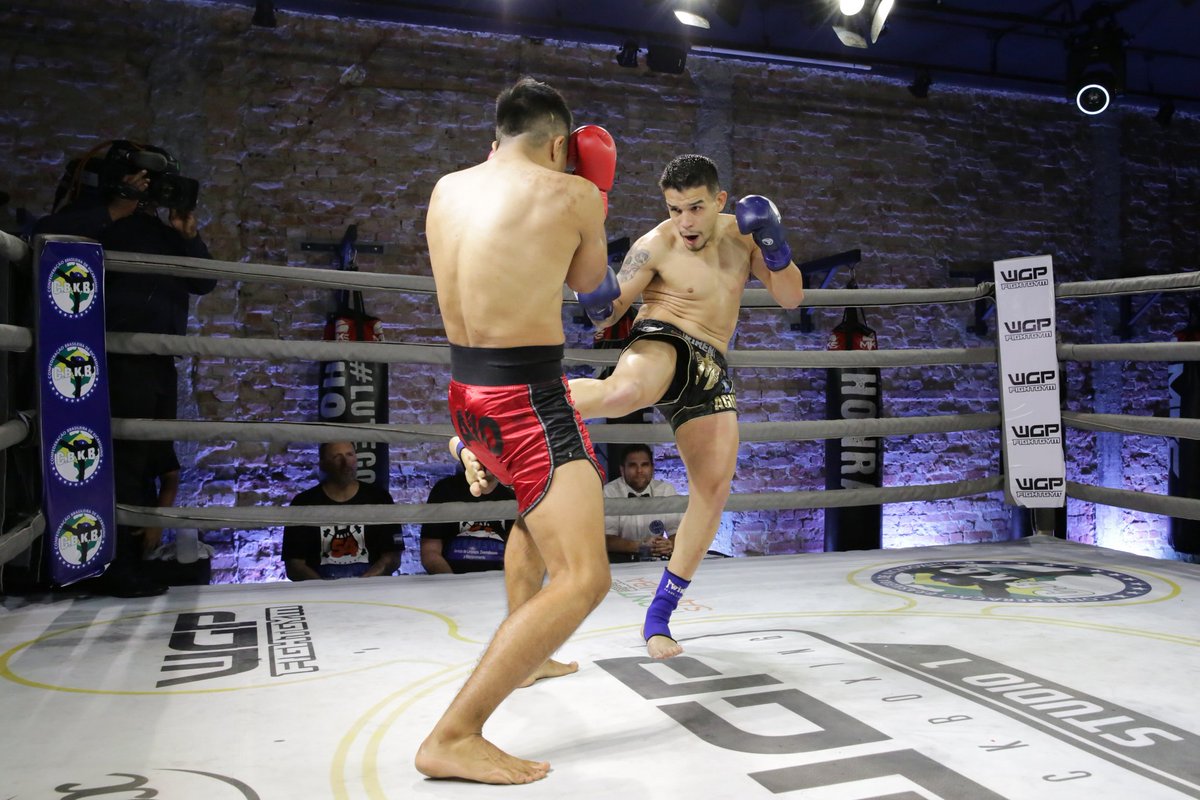 A luta principal do #WGPStudio1 pegou fogo! 

Em um embate muito emocionante, o argentino Tomas Chacal fez bonito e bateu o boliviano Renzo Martinez por decisão unânime depois de 15 minutos de muita trocação!

Parabéns ao novo campeão dos Super-Leves!