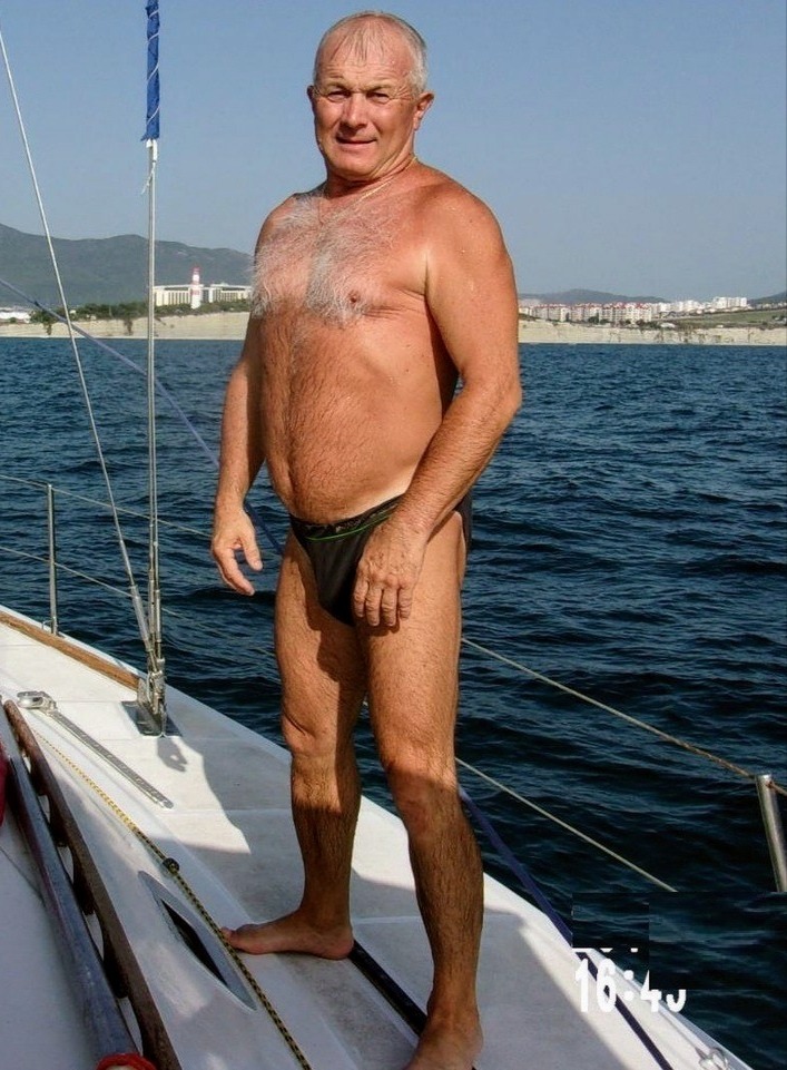 Neron86465057's tweet photo. 😘 It's him again. He's very handsome.😘
🙏🏿💕Does anyone know anything more about him?
#daddy #grandpa #hairychest #silverchest https://t.co/gRMsWG5uy9