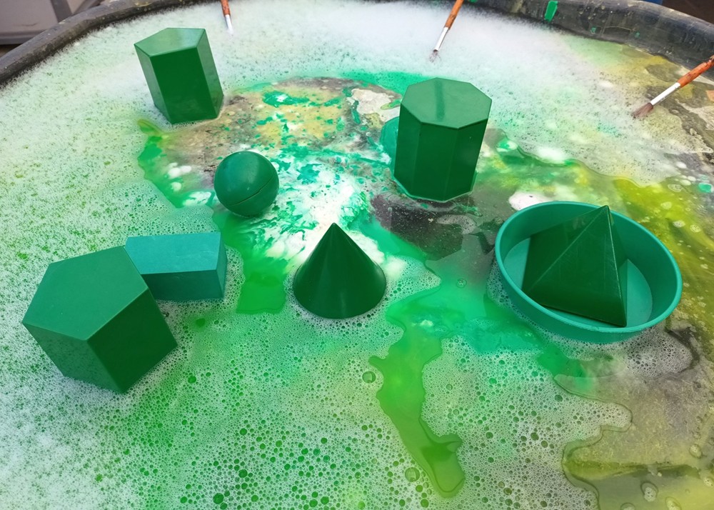 MrK_Art_Teacher's tweet photo. We love
Messy play;
Messy play
Loves us. 

#ArtEducation #ColourField #Cornflour #EarlyYears #Education  #LearningEnvironment #LearningThroughPlay #Malleable #MessyPlay #OutdoorLearning #SharedPlay #SharingIsCaring #SummerswoodSchool #Tactile #Touch #TuffTray 
@SummerswoodPS https://t.co/0vIRQxRZWL