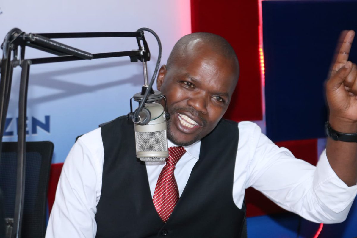 MsupaBesh's tweet photo. Growing up in a small village, Emanyulia Kakamega County, I didn't know about Rhumba, but this guy @VincentAteya introduced me to Rhumba na hivo, ndio niliingia nikiingia, thank you Coaches #CoachesAteya https://t.co/pqfTwvOmnX