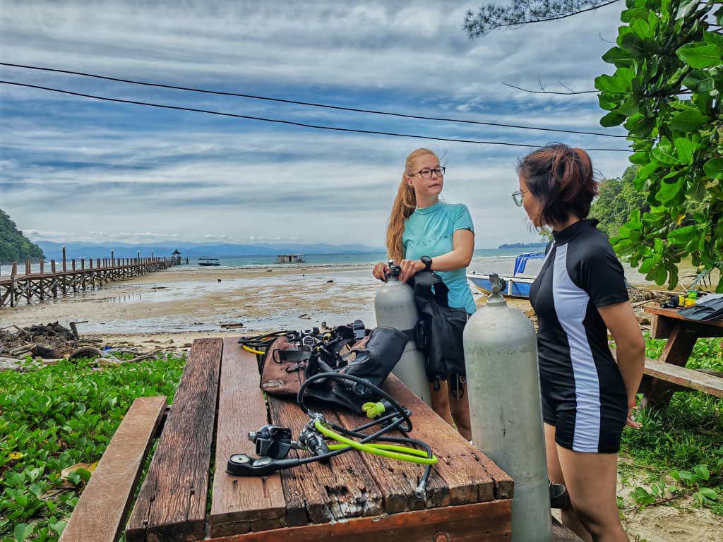 divedownbelow's tweet photo. Recent #idc candidate Cecilie now has her first student #realworld #internship @divedownbelow #downbelowdivecentre & donβt worry guys out resident #padicd is on hand to ensure all goes smoothly πͺπΌ @PADI #padiinstructor https://t.co/T4YwdHi3I5