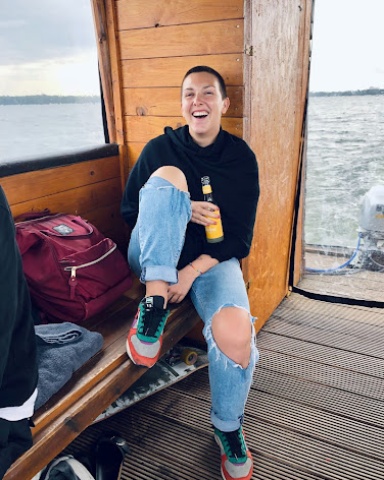 getunik's tweet photo. get_seeluft. Eine Legende erzählt, dass sich vergangenen Sommer 7 Seefahrer*innen auf den Weg zum Müggelsee südöstlich von Berlin gemacht haben. Die Flossvermietung beschrieb ein gekentertes Objekt,  und die Apérobeauftragten nannten es einen gelungenen Ausflug! https://t.co/0lJ26wY4bI