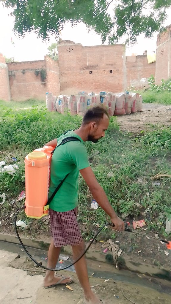 DproKannauj's tweet photo. जनपद के ग्रामीण क्षेत्रों में विशेष स्वच्छता अभियान के अंतर्गत साफ सफाई का कार्य युद्ध स्तर पर। @dm_kannauj @CMOfficeUP @anujias09 @uppanchayatiraj @apcuttarpradesh https://t.co/SWl9v4LGaz