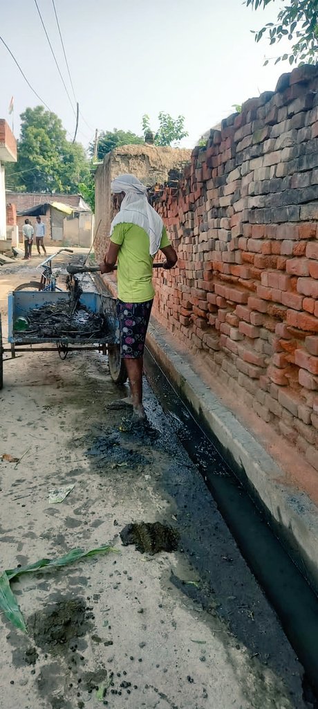 जनपद के ग्रामीण क्षेत्रों में विशेष स्वच्छता अभियान के अंतर्गत साफ सफाई का कार्य युद्ध स्तर पर। <a href="/dm_kannauj/">District Magistrate, Kannauj (Official)</a> <a href="/CMOfficeUP/">CM Office, GoUP</a> <a href="/anujias09/">Anuj Kr Jha</a> <a href="/uppanchayatiraj/">Panchayati Raj Department, GoUP</a> @apcuttarpradesh