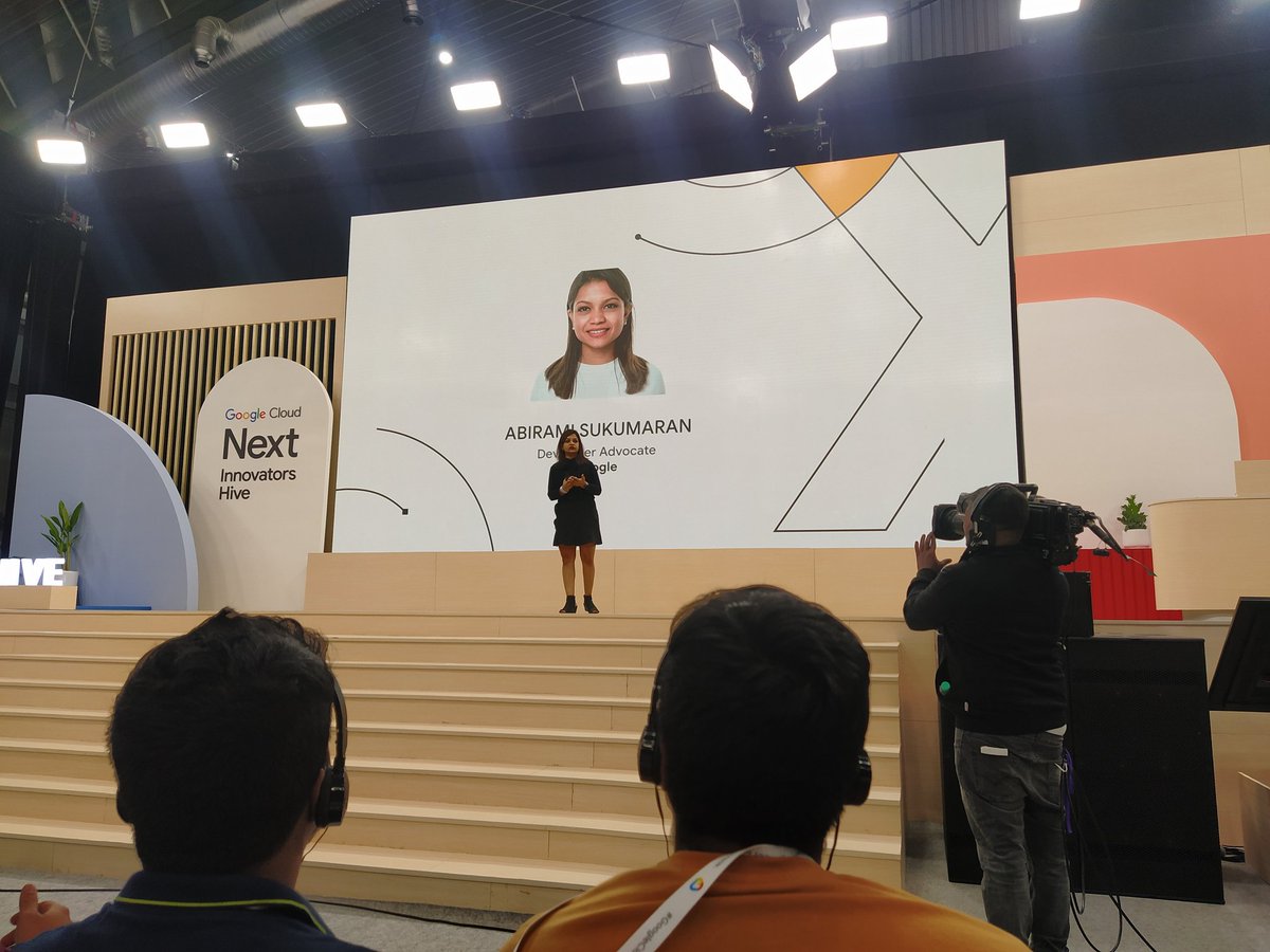 TechpreneurNit's tweet photo. See who's on stage!
Great @AbiramiSukumara started with great entry and energy!
And seriously it's was insightful session on migrate your apps to managed databases!
@googlecloud @GoogleCloud_IN
#GoogleCloudIndia #GoogleCloudNext #InnovatorsHive https://t.co/p7b8MYtS3w