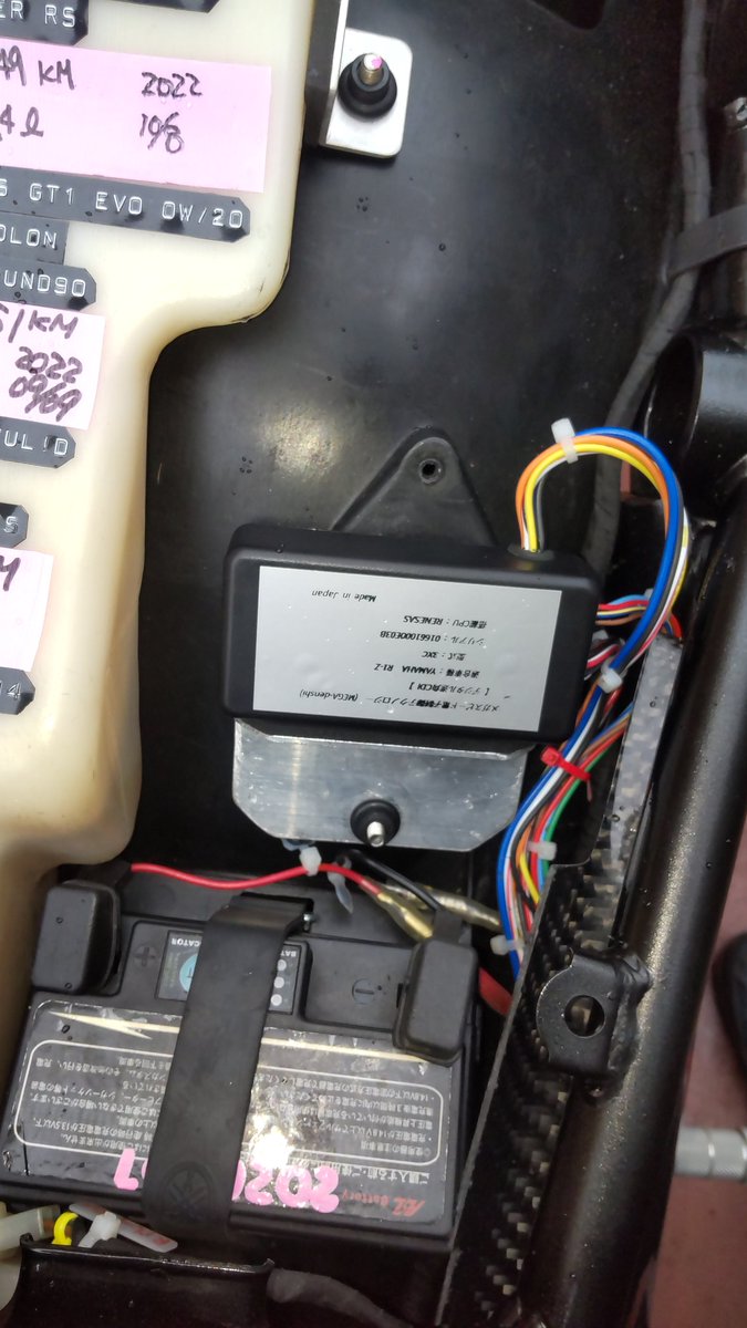 meg_g_k_kobuta's tweet image. やーっと、R-1ZとSDR交換しましたっ🎶
両方共に、1年～2年寝かせて熟成させました(^o^;)
#メガスピード
#megaspeed
#CDI
#YPVSコントローラー
#YAMAHA
#R1Z
#SDR