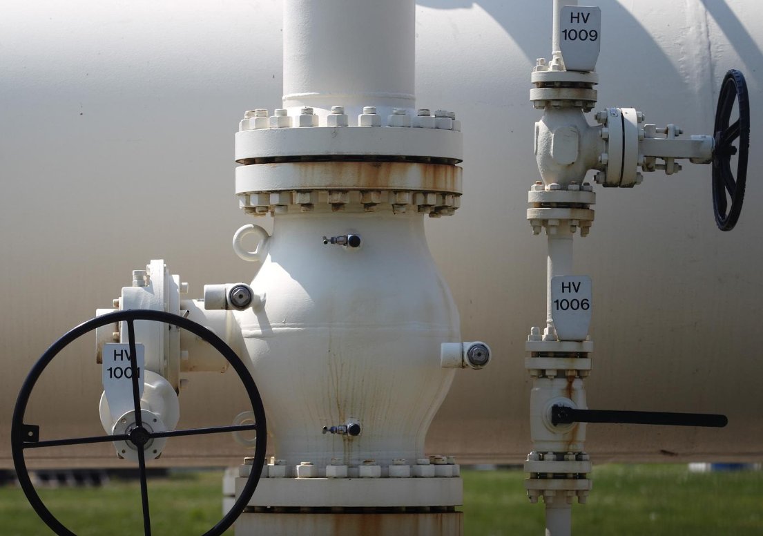 Ukraine war to cut Europe's gas consumption for decades, consultancy https, <a href="/DNV_Group/">DNV</a> says in new report

Annual European gas consumption is now seen at 170 billion cubic metres (bcm) in 2050 vs 310 bcm/year predicted one year ago, and down from 580 bcm in '20

//reut.rs/3ep3IDH