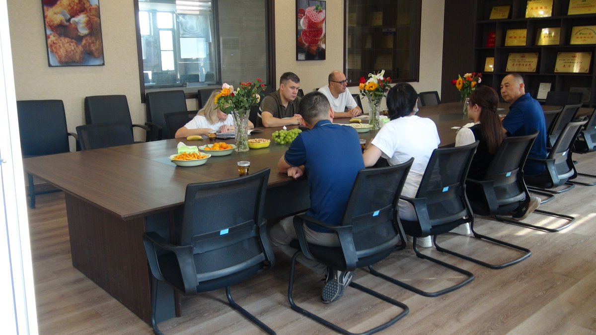 Hiwellmachinery's tweet image. customer coming to our factory for meat cubes processing line #hiwell #meatprocessingmachine