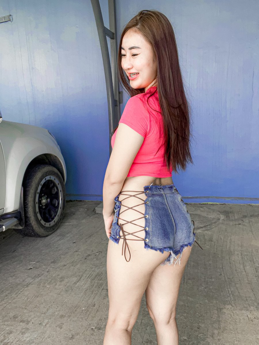 ไม่ต้องบอกว่าตัวจริงไม่เหมือนในรูป 
กูรู้แล้ว กูถ่ายเอง แต่งเอง รู้ก่อนมึงอีก