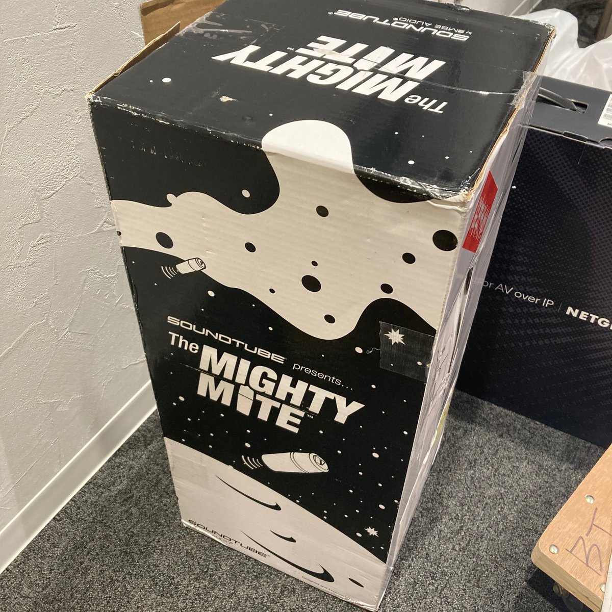 AUDIOBRAINS's tweet photo. メタリックカラーが特徴のMighty Miteは箱も宇宙仕様🧑🚀☄️💫代々木ショールームでお聴きいただけます。
https://t.co/JSEtUBReAO
#ペンダントスピーカー
#soundtube
#MightyMite https://t.co/MhuJcHwYZ5