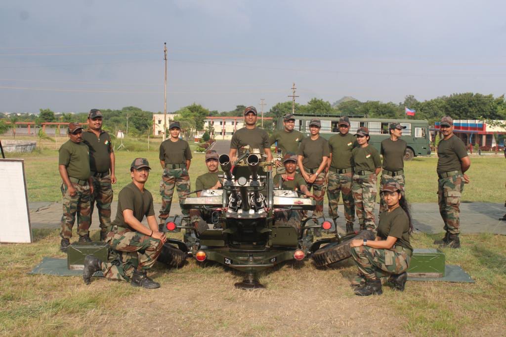 IaSouthern's tweet photo. To foster greater coordination between #IndianArmy &amp; #CivilAdministration by giving an insight into Army way of life, First to Strike Air Defence Brigade organised an orientation capsule for #Maharashtra State Civil Service Probationers at Dehu Road #Pune #SudarshanChakraCorps https://t.co/DQrZH4Fvv6
