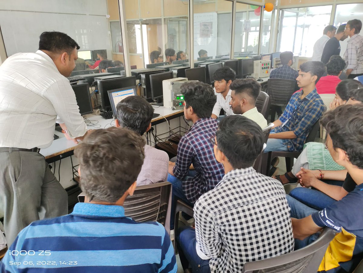 TrainingSofcon's tweet image. Sofcon Ahmedabad conducted one day informative seminar for the students of VPMP Polytechnic College, Gandhinagar, on "Industrial Automation Technology" 

Contact details : 9227185900

Website: sofcontraining.com 

#Internship #CollegeTraining #Sofcon #Courses #Skills #NSDC