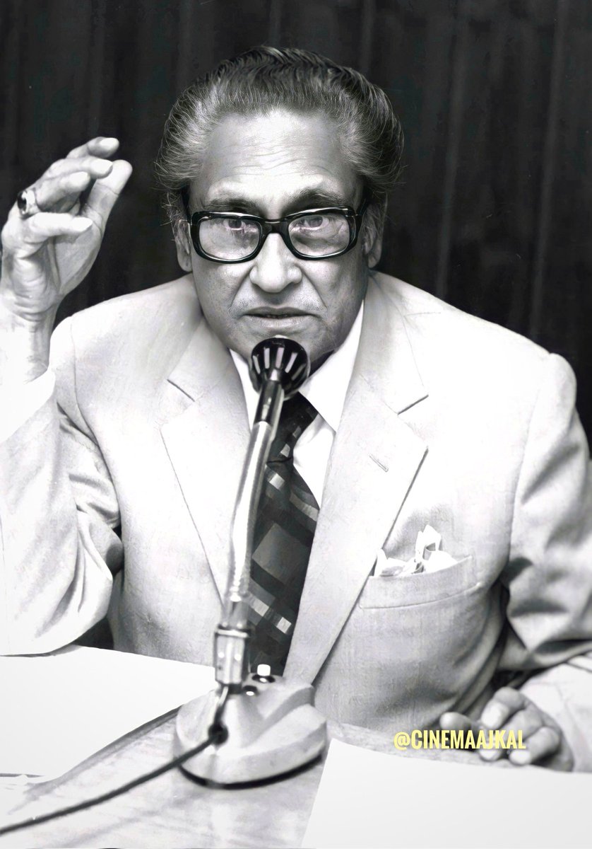 CinemAajKal's tweet image. Happy Birthday #AshokKumar 🎂

Quote with your favourite movie of Dada Moni.✨