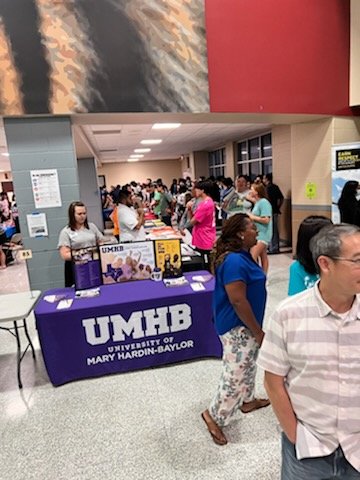 HightowerCcr's tweet photo. Busy night at the College Fair #hightowerhs @HHS_Canes https://t.co/AP3MiAcBom