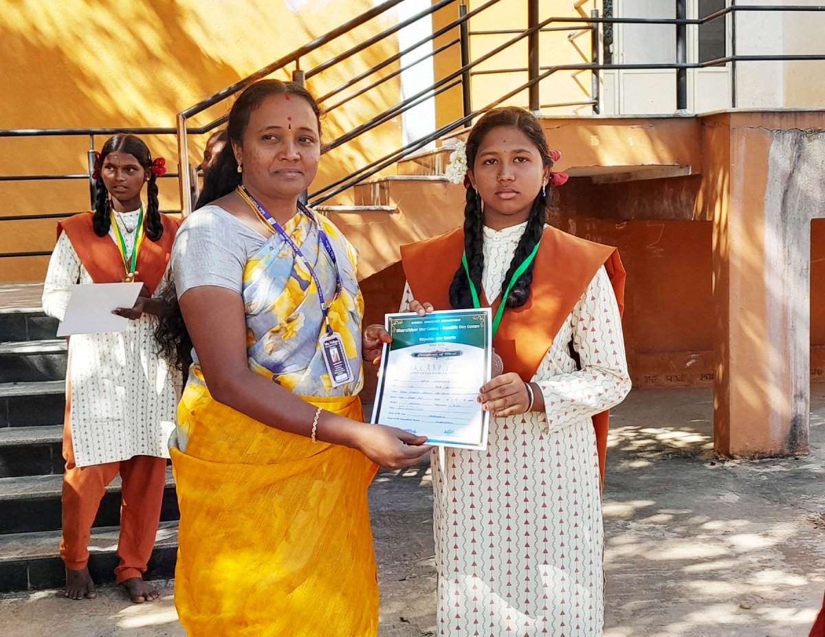 ishavidhya's tweet photo. Students of Isha Vidhya, Dharmapuri, won nearly 50 medals at the Dharmapuri Zonal Sports Meet, comprising athletic and team sports events in which roughly 50 schools participated. Intent training support from the PE teachers helped in their resounding achievement.

#Ishavidhya https://t.co/JzIojoC4Bh