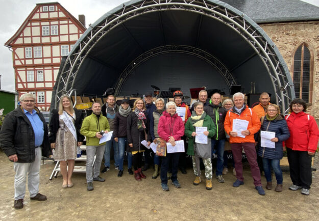 Projekt Stadtradeln: Preisträger wurden geehrt
Trafen sich in Ziegenhain auf dem Bauernmarkt: Preisträger des diesjährigen „Stadtradeln-Projekts“. Foto: Stadt Schwalmstadt

Schwalmstadt. Die Stadt Schwalmstadt hat im Zeitraum vom 11....

seknews.de/?p=144376