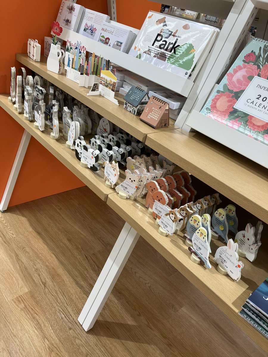 本日京王百貨店5階にリニューアルオープンいたしました！！

かわいい動物達がお待ちしております✨
カレンダーも入荷しました🗓