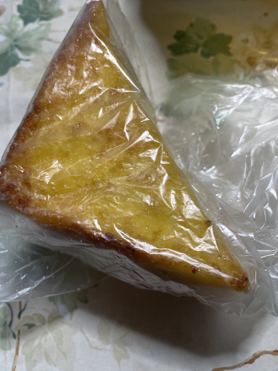 shun_2112's tweet photo. 今回も南相馬市鹿島区のパン屋である「産まれたてライオン」パンを買って帰宅した。
フレンチトーストが出来たてだった！ https://t.co/IhF6WZSQFG