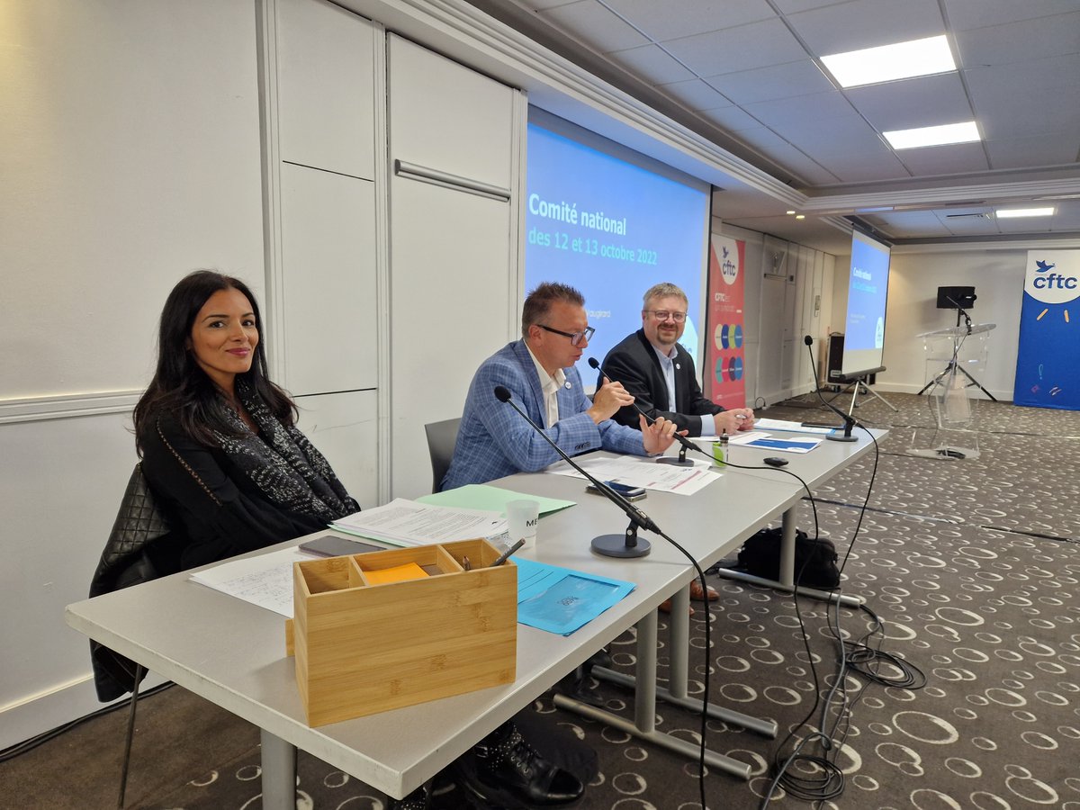 SyndicatCFTC's tweet photo. Le Comité National se réunit porte de Versailles. L'occasion, pour les dirigeants de la #CFTC  d'échanger sur les sujets sociaux : #Salaires , partage de la valeur,  transition écologique et sur l'avenir des #retraites  
Une CFTC soucieuse de justice sociale. https://t.co/9zP3goFdfb