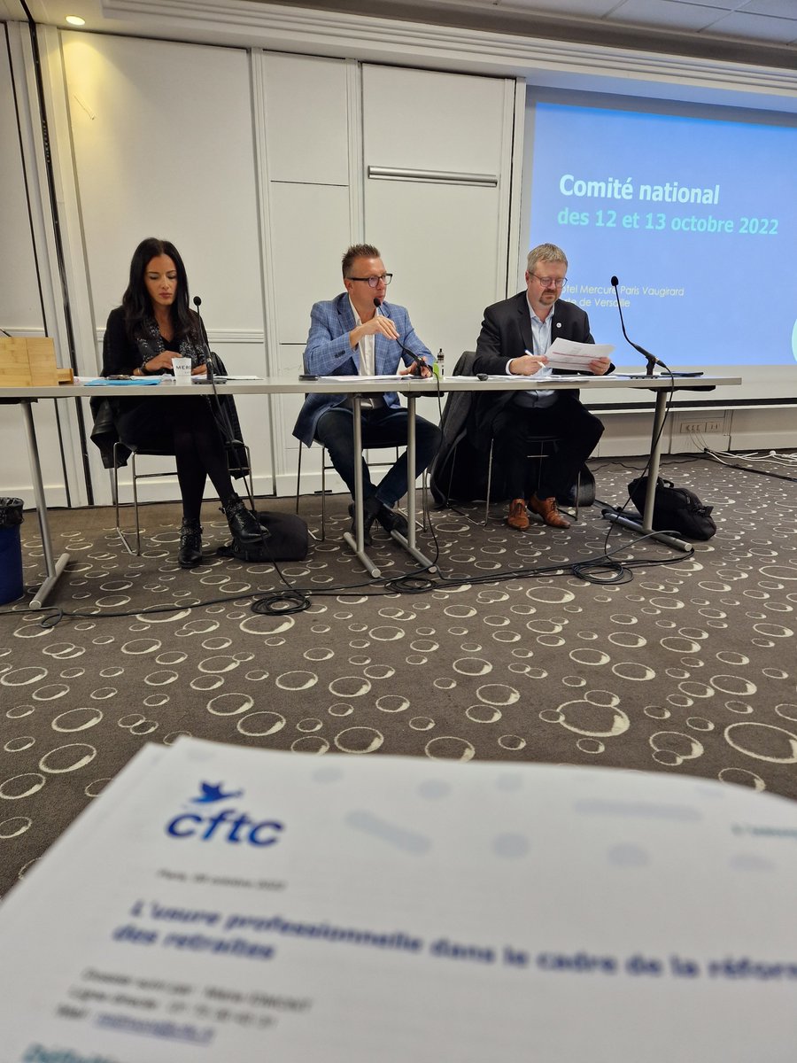 SyndicatCFTC's tweet photo. Le Comité National se réunit porte de Versailles. L'occasion, pour les dirigeants de la #CFTC  d'échanger sur les sujets sociaux : #Salaires , partage de la valeur,  transition écologique et sur l'avenir des #retraites  
Une CFTC soucieuse de justice sociale. https://t.co/9zP3goFdfb