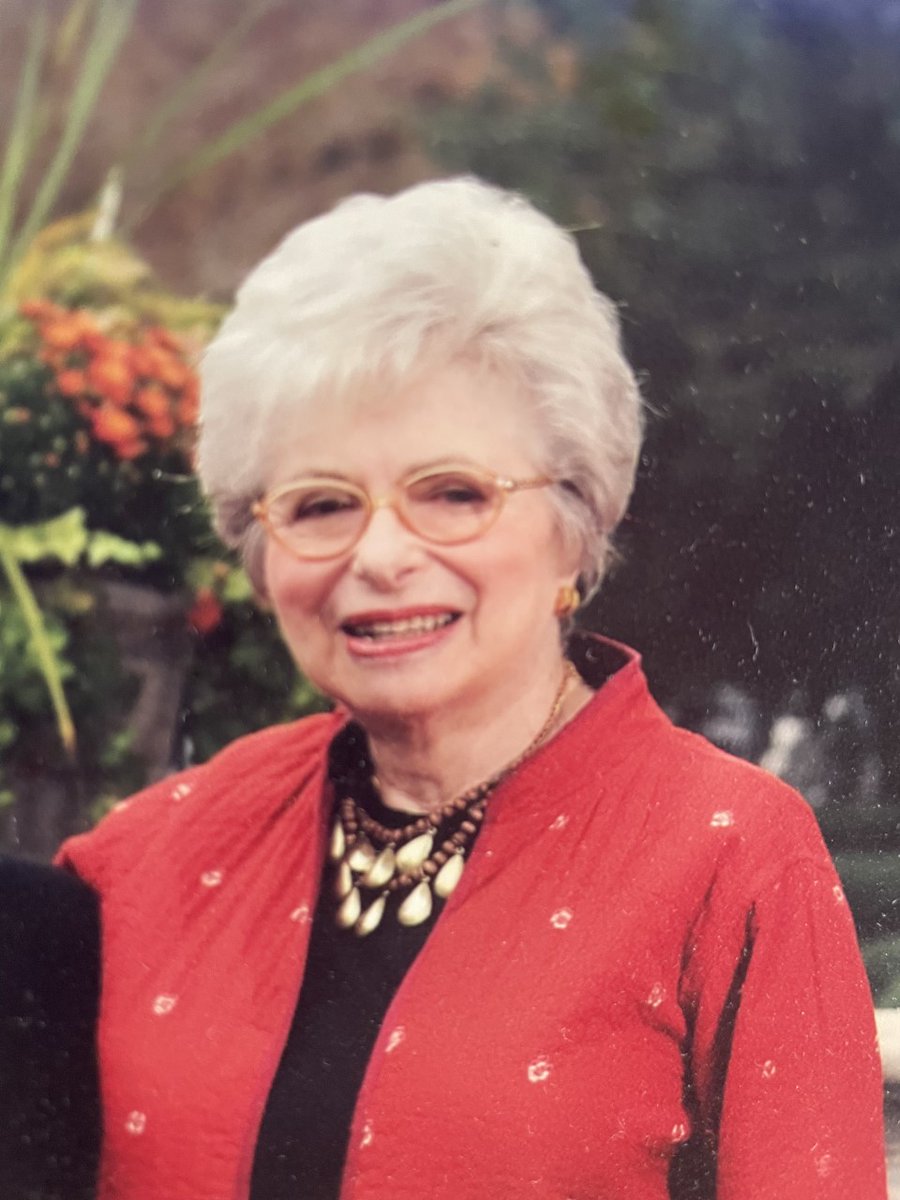 NotifyNYC's tweet photo. #SilverAlert Selma Toback, F/W/88 with Alzheimer's from East 33rd Street and 2nd Avenue, Manhattan.  If seen, call 9-1-1. Multilingual &amp; ASL Link: https://t.co/64JfNrSwdG. https://t.co/Rhs565G4mv
