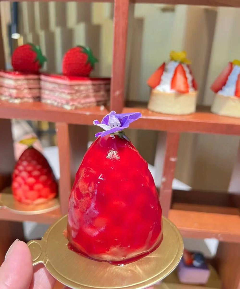 SCASC06832061's tweet photo. 来个下午茶☕️甜点🍰
约着姐妹们一起喝喝茶，聊聊八卦  蛮好的😙 https://t.co/4iEzozt5Jx