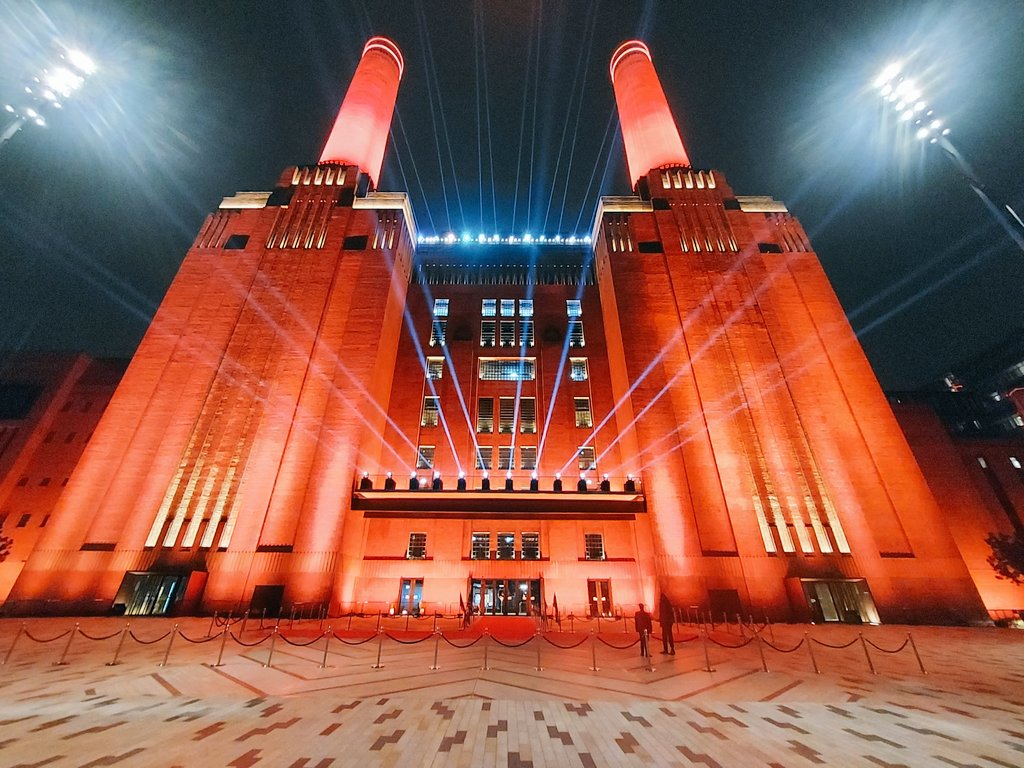 Most epic evening. Looking forward to seeing more from <a href="/BatterseaPwrStn/">Battersea Power Station</a>. #lightshow #lovingLondon