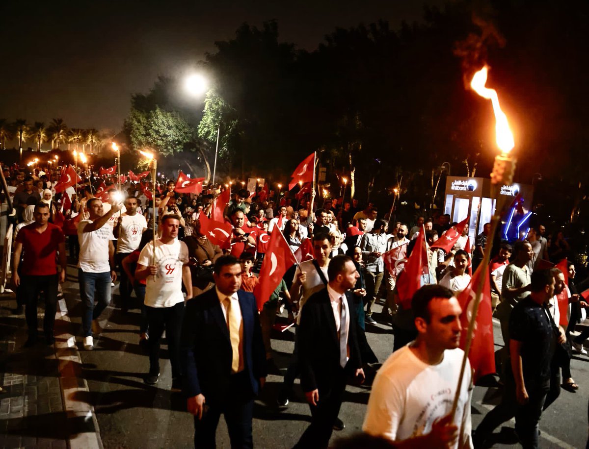 goomeraslan's tweet photo. Cumhuriyetimizin 99. yıldönümü kutlamaları çerçevesinde  Katar’da “Cumhuriyet Fener Alayı Yürüyüşü” #Cumhuriyetimizin99yildonumu https://t.co/yIWtd4BdJT