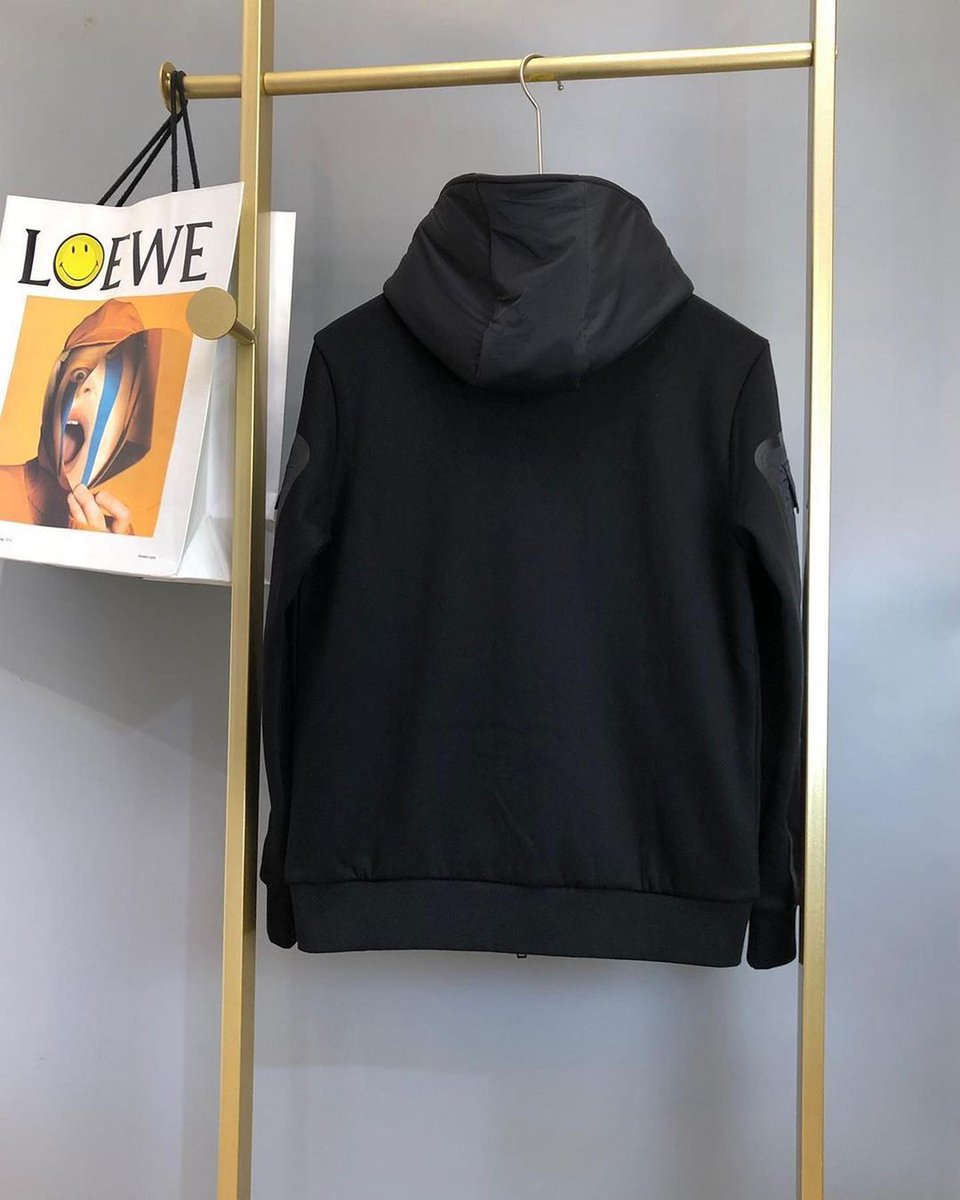 NeneOutfit's tweet photo. The up and down hoodie is made of high quality fabric and it's in a unisex size (one size fits all).#sweatshirt #hoodie #mensfashion #unisex #ss18 #s18 #streetwear #mens #fashion #menstyle #menlook #hipster #menwithclass #mensfashionblogger #mensweardaily #menswear #mensweardaily https://t.co/pG6FDldC7N