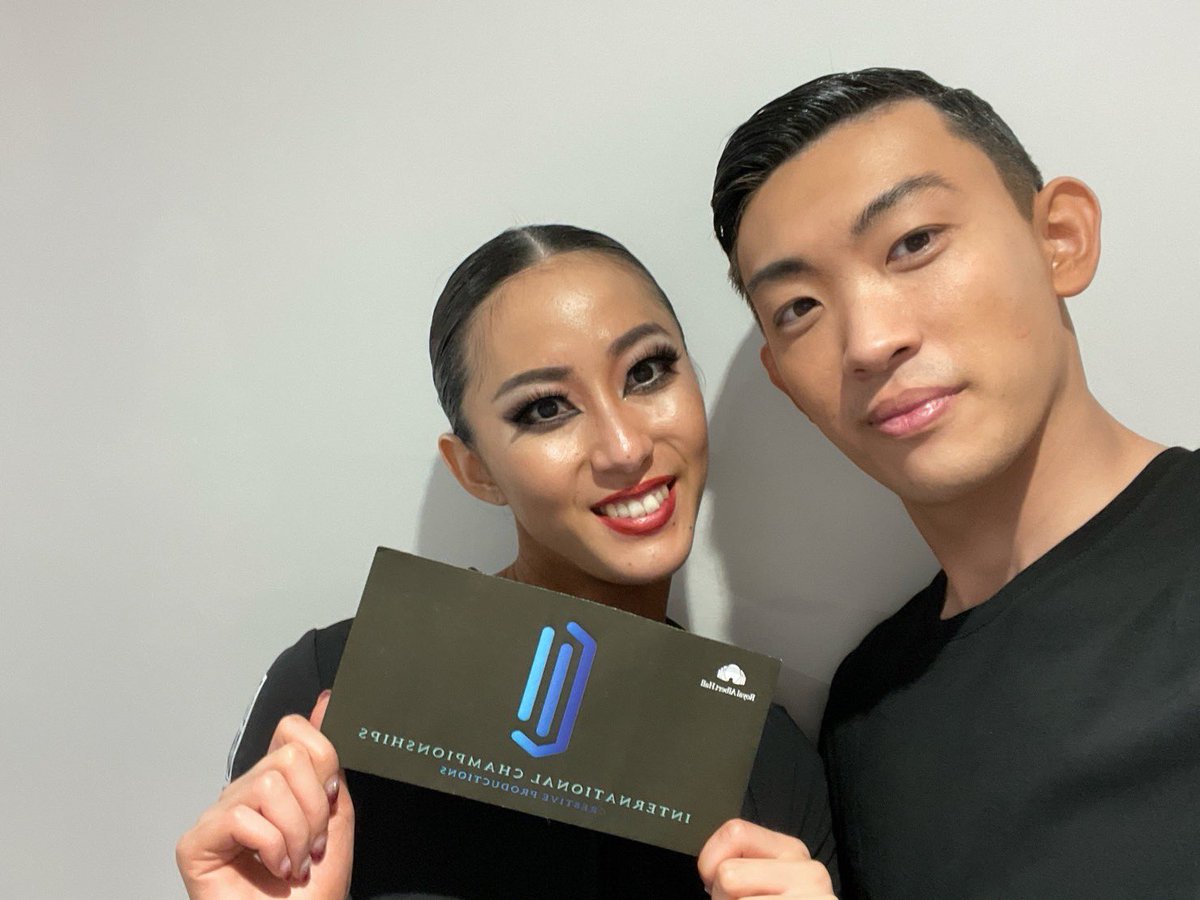 gentildress's tweet photo. gentilスポンサー
福田裕一・エリザベスグレイ組と鈴木佑哉・原田彩華がロンドンインターにてRoyal Albert Hallに進出‼️

本日、思いっきり楽しんで来てほしいです💖

日本からも2組の応援をどうぞよろしくお願い致します📣🎌 https://t.co/q4D3l9qdhc