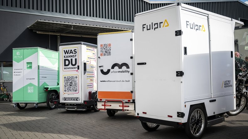 Europalette auf #Lastenrad: Mit einem Standard für Container-Aufbauten wollen <a href="/radlogistik/">Radlogistikverband Deutschland e.V.</a> &amp; <a href="/bdkep/">ً</a> Lastenräder in der #Logistik noch effizienter machen. Bis 31. Okt. Entwurf online kommentieren:
cargobike.jetzt/europalette-au…
#Logistikwende #Verkehrswende