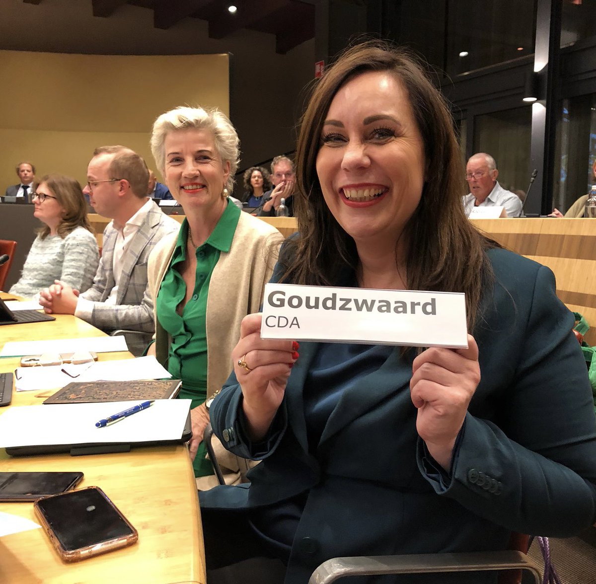 Meanwhile in de raadzaal. Collega <a href="/WiekeWiersma/">Wieke Goudzwaard Wiersma</a> is niet alleen in de fractie meer dan goud waard. #leeuwarden #gemeenteraad