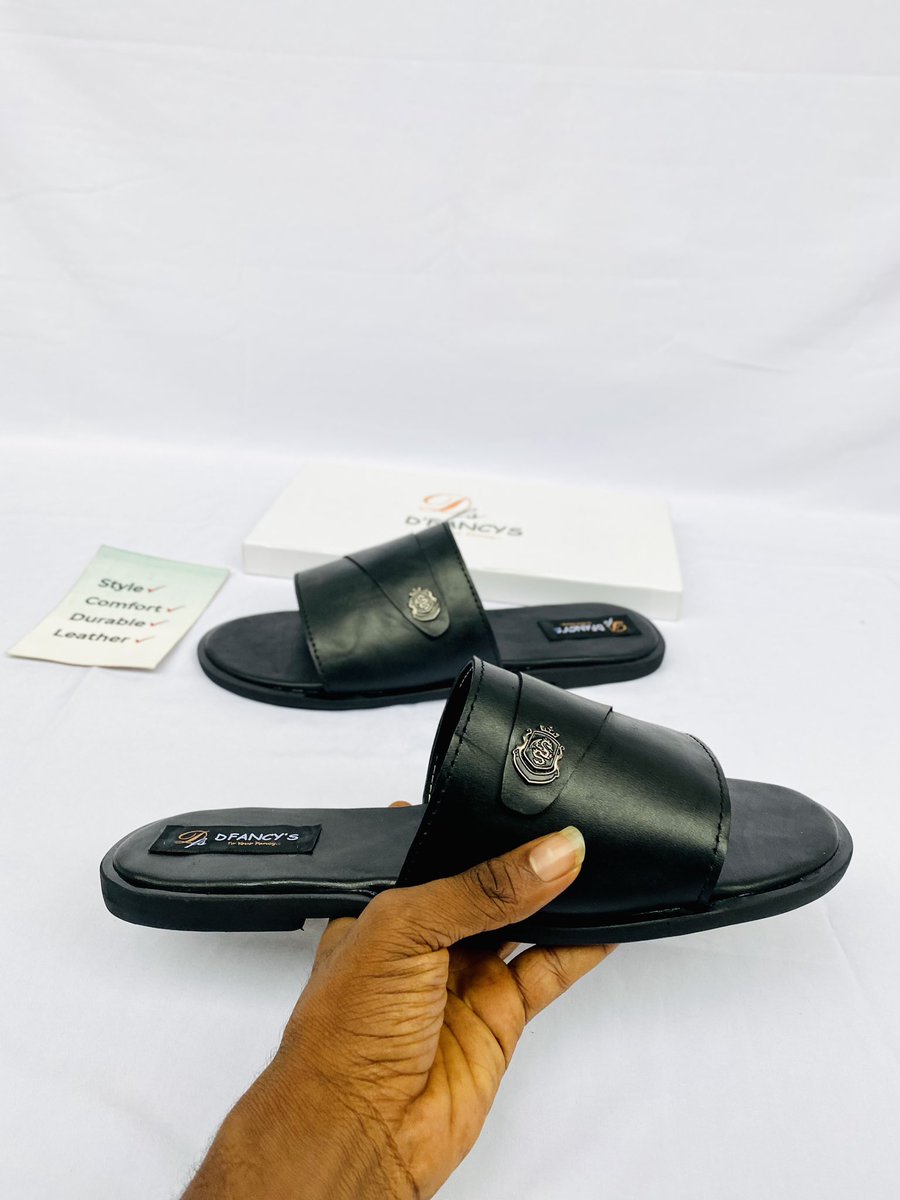 Dunny_fancy's tweet photo. The  K O L B Y... You can't beat the feeling of this black leather cover slippers on your feet. 
You will love it!!
Available in sizes and specification.
N10,000 
Sole : PURE LEATHER ✔️ 
#dfancys #dfancyshoes #handmadefootwear #qualitymade https://t.co/nb9M2yUT8S