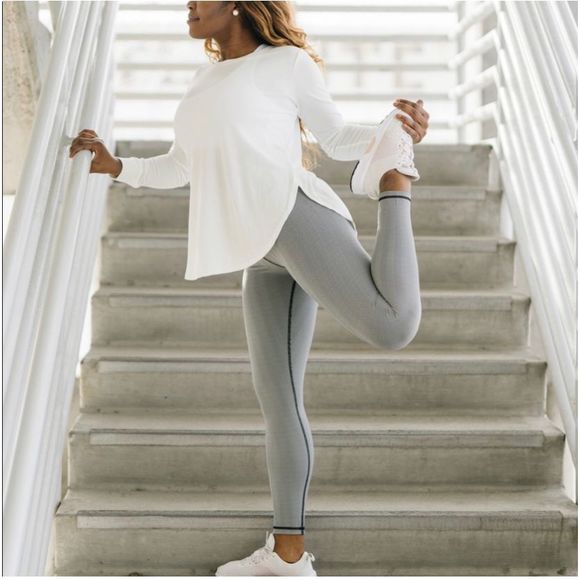 alliefeld16's tweet photo. So good I had to share! Check out all the items I'm loving on @Poshmarkapp #poshmark #fashion #style #shopmycloset #unknown #catjack #zyia: https://t.co/uvkQE4KFzx https://t.co/RMyI744Rx1