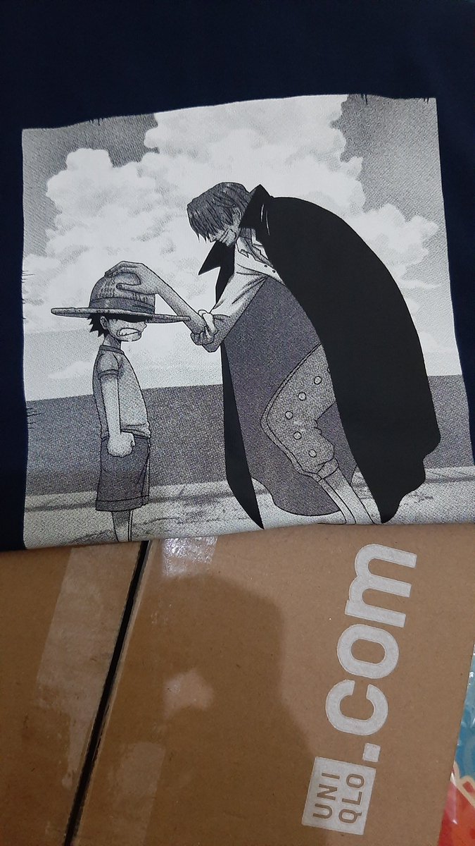 asam_padeh's tweet photo. Akhirnya meng #wibu #ONEPIECEFILMRED #UNIQLO https://t.co/DTFzEQ8ci9
