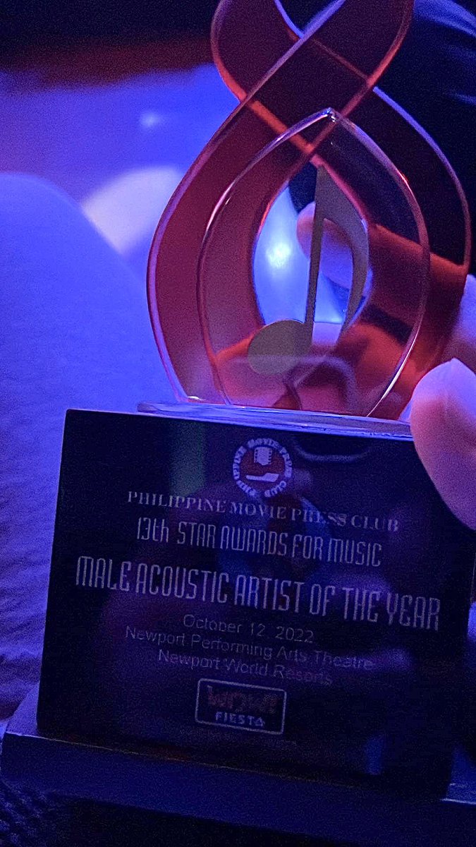 marlomortelpov's tweet photo. Woke up to this! While I was shooting last night, I actually won the ”Male Acoustic Artist of the Year” for my song “Blue” at the PMPC Star Awards for Music!

Thanks PMPC and to my producer Kuya @kikxsalazar for being there and accepting the award for me! https://t.co/HlSC7Q0Q1O