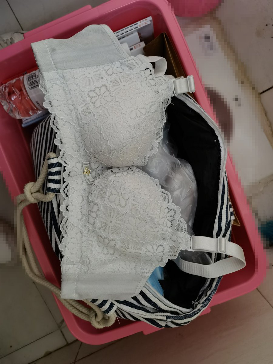 link8675's tweet photo. 更新了更新了，全部都是大一妹妹的原味，借着帮她们运行李的名义，悄悄的把他们的内衣内裤一网打尽，也不知道这些涉世未深的小妹妹们回到寝室发现自己的内衣全没了是一种什么体验？#原味 #原味內衣褲 #原味卖家 #原味胖次 #原味��衣裤 #内衣 #女大学生 #女生寝室 #女生宿舍 #开学 https://t.co/1PB06Pal83