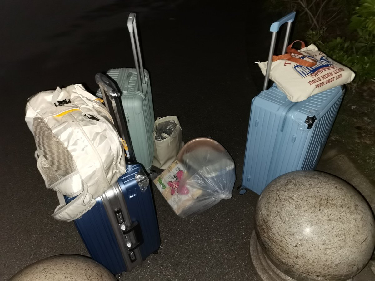 link8675's tweet photo. 更新了更新了，全部都是大一妹妹的原味，借着帮她们运行李的名义，悄悄的把他们的内衣内裤一网打尽，也不知道这些涉世未深的小妹妹们回到寝室发现自己的内衣全没了是一种什么体验？#原味 #原味內衣褲 #原味卖家 #原味胖次 #原味��衣裤 #内衣 #女大学生 #女生寝室 #女生宿舍 #开学 https://t.co/1PB06Pal83